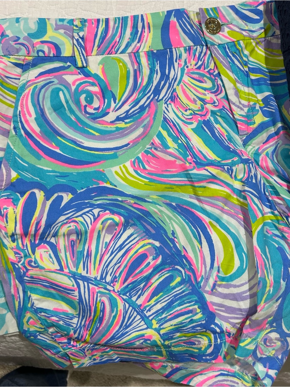 Lilly Pulitzer 6” Length Shorts in Vibrant Print